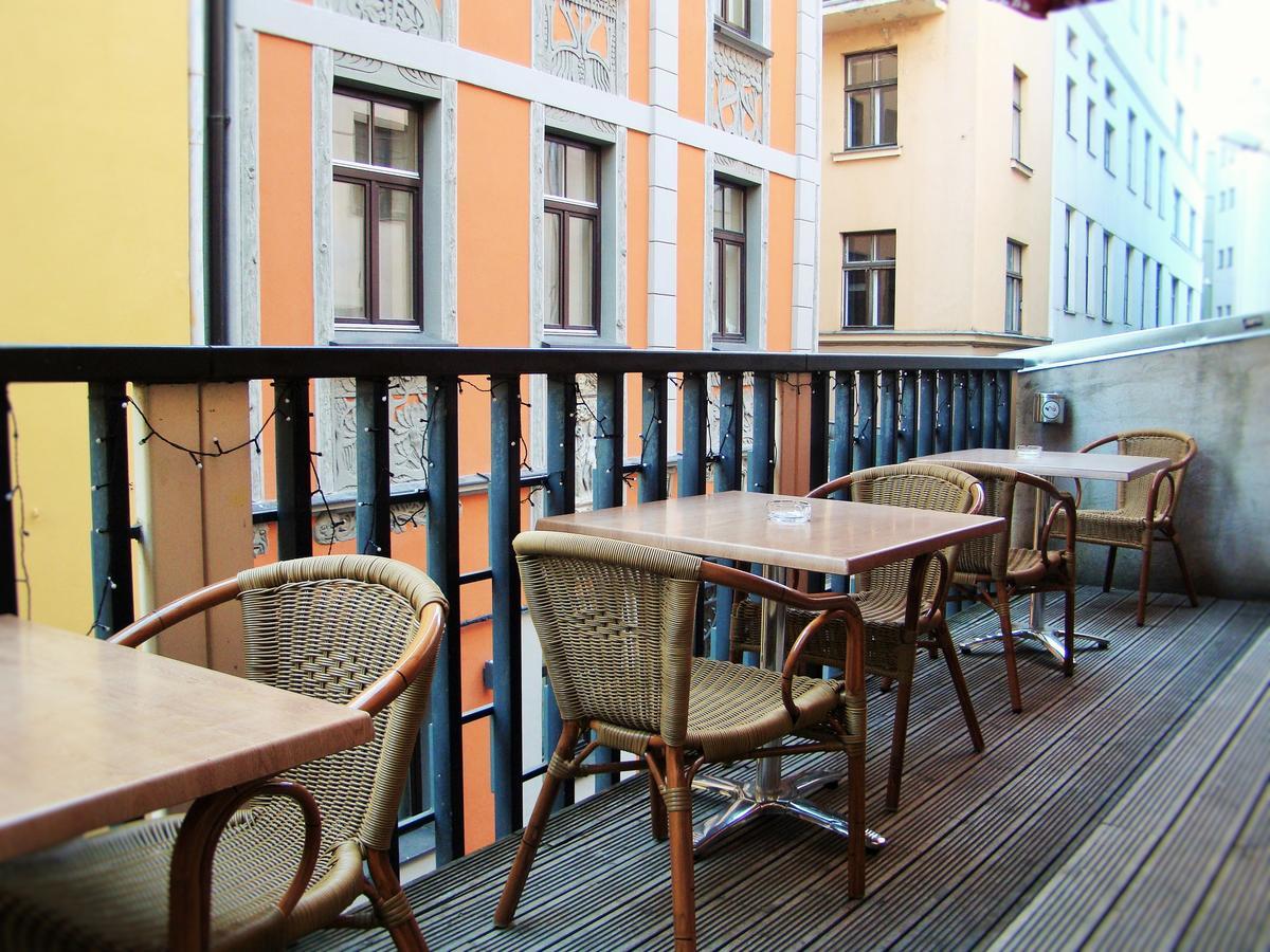 Wicked Weasel Hostel Riga Buitenkant foto